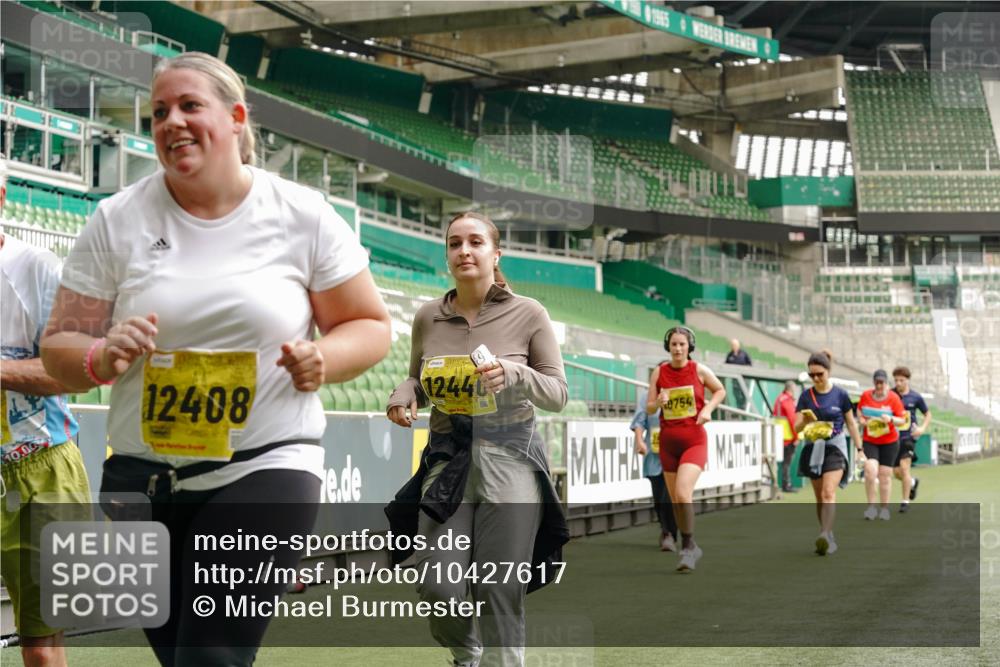 13.09.2026 - 21. swb-Marathon Bremen Michael Burmester http://msf.ph/oto/10427617 13.09.2026 10:52:09 Laufen im Stadion 10317, 10387, 10533, 10534, 10573, 10650, 10967, 10968, 11017, 11025, 11161, 11195, 11341, 11352, 11444, 11496, 11538, 11807, 12377, 12408, 12535, 12546, 10264, 10292, 10407, 10413, 10440, 10732, 10754, 10789, 10925, 11104, 11254, 11262, 11423, 11443, 11541, 11663, 11698, 11712, 11851, 11942, 11980, 12083, 12340, 12444, 12471, 12472, 12542, 12561 meine-sportfotos.de