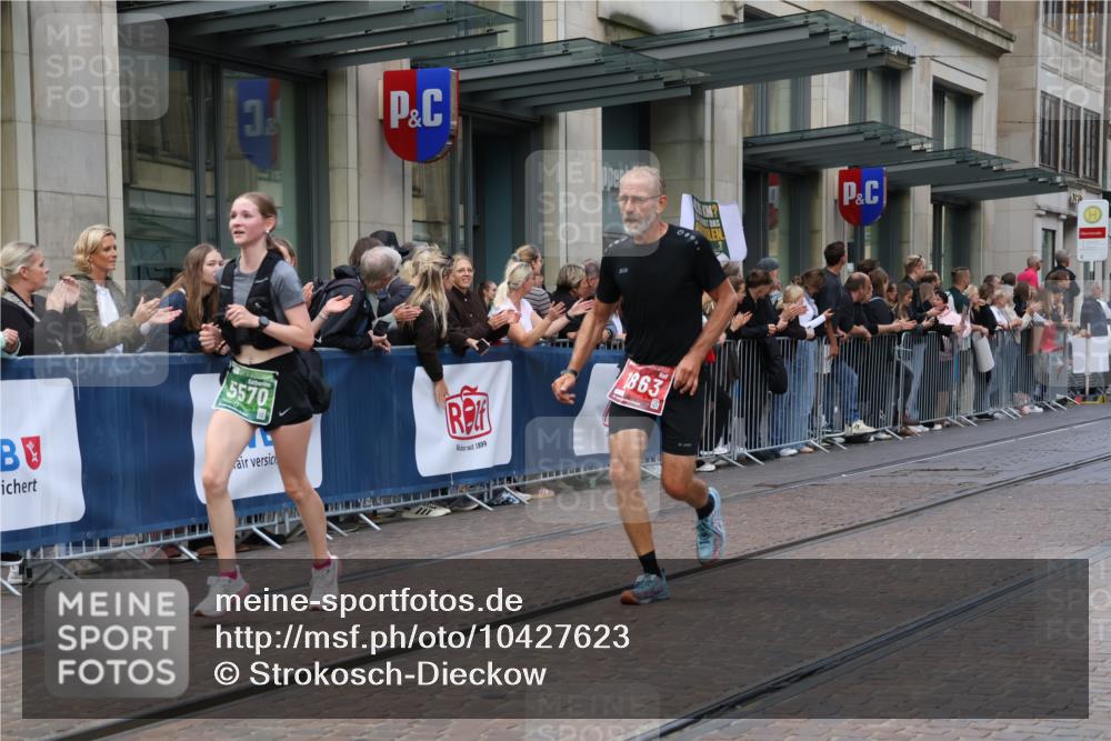 13.09.2026 - 21. swb-Marathon Bremen Strokosch-Dieckow http://msf.ph/oto/10427623 13.09.2026 13:07:26 Ziel 819, 969, 2135, 4732, 4852, 4990, 5570, 5976, 7558, 7803, 8611, 8737, 9035, 9356, 1540, 1863, 2706, 3043, 3118, 4743, 4808, 6053, 7636, 7876, 8060, 8098, 8467, 8980, 9927 meine-sportfotos.de
