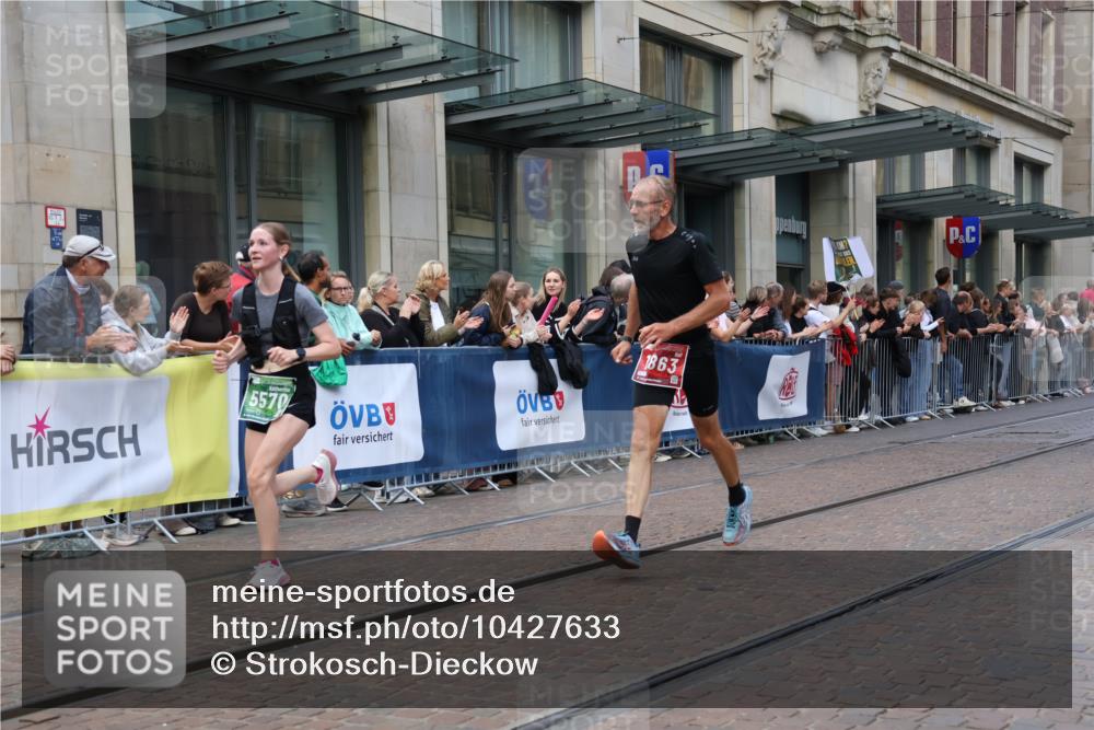 13.09.2026 - 21. swb-Marathon Bremen Strokosch-Dieckow http://msf.ph/oto/10427633 13.09.2026 13:07:26 Ziel 819, 969, 2135, 4732, 4852, 4990, 5570, 5976, 7558, 7803, 8611, 8737, 9035, 9356, 1540, 1863, 2706, 3043, 3118, 4743, 4808, 6053, 7636, 7876, 8060, 8098, 8467, 8980, 9927 meine-sportfotos.de
