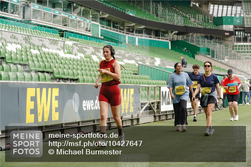 13.09.2026 - 21. swb-Marathon Bremen Michael Burmester http://msf.ph/oto/10427647 13.09.2026 10:52:12 Laufen im Stadion 10317, 10387, 10533, 10534, 10573, 10650, 10967, 10968, 11017, 11025, 11161, 11195, 11341, 11352, 11444, 11496, 11538, 11807, 12377, 12408, 12535, 12546, 10264, 10292, 10407, 10413, 10440, 10732, 10754, 10789, 10925, 11104, 11254, 11262, 11423, 11443, 11541, 11663, 11698, 11712, 11851, 11942, 11980, 12083, 12340, 12444, 12471, 12472, 12542, 12561 meine-sportfotos.de