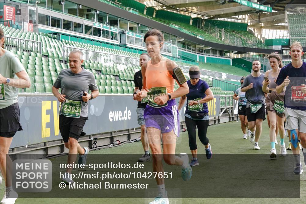 13.09.2026 - 21. swb-Marathon Bremen Michael Burmester http://msf.ph/oto/10427651 13.09.2026 13:25:52 Laufen im Stadion 202, 213, 294, 505, 530, 543, 645, 723, 815, 818, 833, 966, 1077, 1283, 1410, 1443, 1459, 1463, 1473, 1487, 1491, 1504, 1515, 1530, 1561, 1618, 1744, 1828, 1830, 1953, 2058, 2059, 2211, 2267, 2271, 2273, 2298, 2308, 2354, 2382, 2384, 2428, 2497, 2506, 2508, 2554, 2558, 2576, 2591, 2592, 2644, 2656, 2675, 2752, 2762, 2817, 2833, 2878, 2896, 2965, 2970, 2981, 3005, 3047, 3062, 3097, 3142, 3172, 3211, 3259, 3298, 3306, 3329, 3359, 3390, 3433, 3629 meine-sportfotos.de