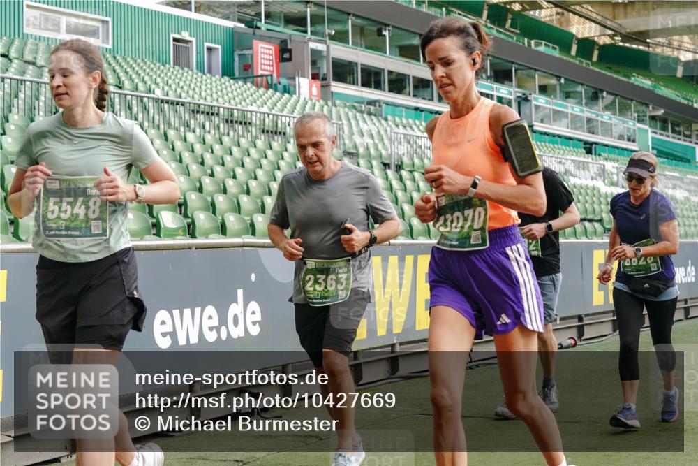 13.09.2026 - 21. swb-Marathon Bremen Michael Burmester http://msf.ph/oto/10427669 13.09.2026 13:25:53 Laufen im Stadion 202, 213, 294, 505, 530, 543, 645, 723, 815, 818, 833, 966, 1077, 1283, 1410, 1443, 1459, 1473, 1487, 1491, 1504, 1515, 1530, 1561, 1618, 1744, 1828, 1830, 1953, 2058, 2059, 2211, 2267, 2271, 2273, 2298, 2308, 2354, 2382, 2384, 2428, 2497, 2506, 2508, 2554, 2558, 2576, 2591, 2592, 2644, 2656, 2675, 2752, 2762, 2817, 2833, 2878, 2896, 2965, 2970, 2981, 3005, 3047, 3062, 3097, 3142, 3172, 3211, 3259, 3298, 3306, 3329, 3359, 3390, 3433, 3629 meine-sportfotos.de