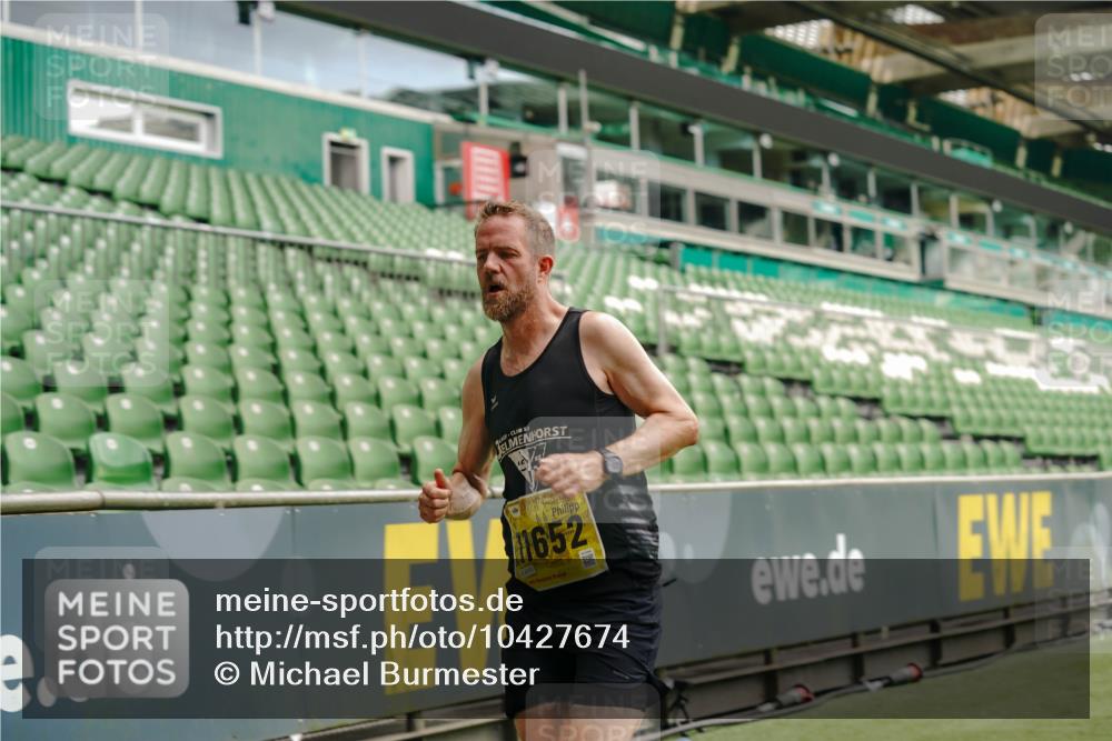 13.09.2026 - 21. swb-Marathon Bremen Michael Burmester http://msf.ph/oto/10427674 13.09.2026 10:18:33 Laufen im Stadion 10475, 11481, 11652, 12457, 12458, 13504, 13522, 13533, 13534, 13536, 13543, 13550, 13554, 13561, 13564, 13569, 13571, 13572, 13573, 13576, 13581, 13582, 13599, 13602, 13603, 13604, 13618, 13622, 13630, 13632, 13638, 13639, 13643, 13525, 13627 meine-sportfotos.de