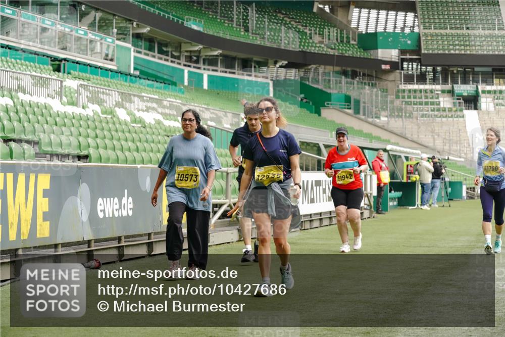 13.09.2026 - 21. swb-Marathon Bremen Michael Burmester http://msf.ph/oto/10427686 13.09.2026 10:52:14 Laufen im Stadion 10317, 10387, 10533, 10534, 10573, 10650, 10967, 10968, 11017, 11025, 11161, 11195, 11341, 11352, 11444, 11496, 11538, 11807, 12377, 12408, 12535, 12546, 10264, 10292, 10407, 10413, 10440, 10732, 10754, 10789, 10925, 11104, 11254, 11262, 11423, 11443, 11541, 11663, 11698, 11712, 11851, 11942, 11980, 12083, 12340, 12444, 12471, 12472, 12542, 12561 meine-sportfotos.de