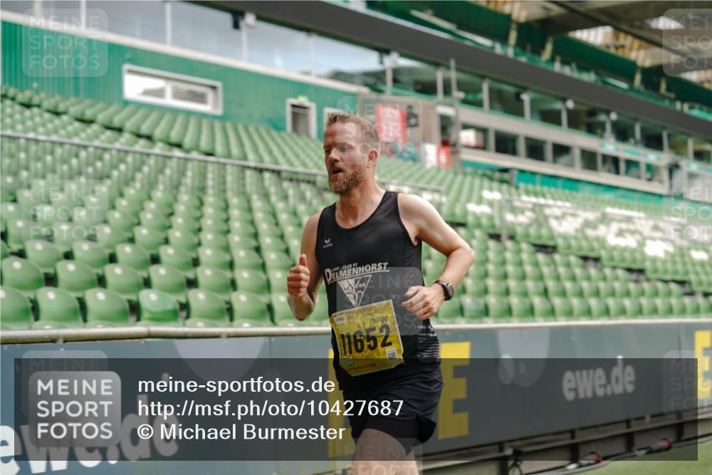13.09.2026 - 21. swb-Marathon Bremen Michael Burmester http://msf.ph/oto/10427687 13.09.2026 10:18:34 Laufen im Stadion 10475, 11481, 11652, 12457, 12458, 13504, 13522, 13533, 13534, 13536, 13543, 13550, 13554, 13561, 13564, 13569, 13571, 13572, 13573, 13576, 13581, 13582, 13599, 13602, 13603, 13604, 13618, 13622, 13630, 13632, 13638, 13639, 13643, 13525, 13627 meine-sportfotos.de
