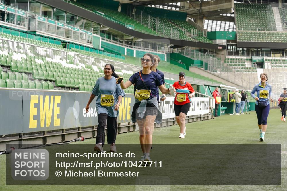 13.09.2026 - 21. swb-Marathon Bremen Michael Burmester http://msf.ph/oto/10427711 13.09.2026 10:52:16 Laufen im Stadion 10317, 10387, 10533, 10534, 10650, 10967, 10968, 11017, 11025, 11161, 11195, 11341, 11352, 11444, 11496, 11538, 11807, 12377, 12408, 12535, 12546, 10264, 10292, 10407, 10413, 10440, 10732, 10754, 10789, 10925, 11104, 11254, 11262, 11423, 11443, 11541, 11663, 11698, 11712, 11851, 11942, 11980, 12083, 12340, 12444, 12471, 12472, 12542, 12561 meine-sportfotos.de