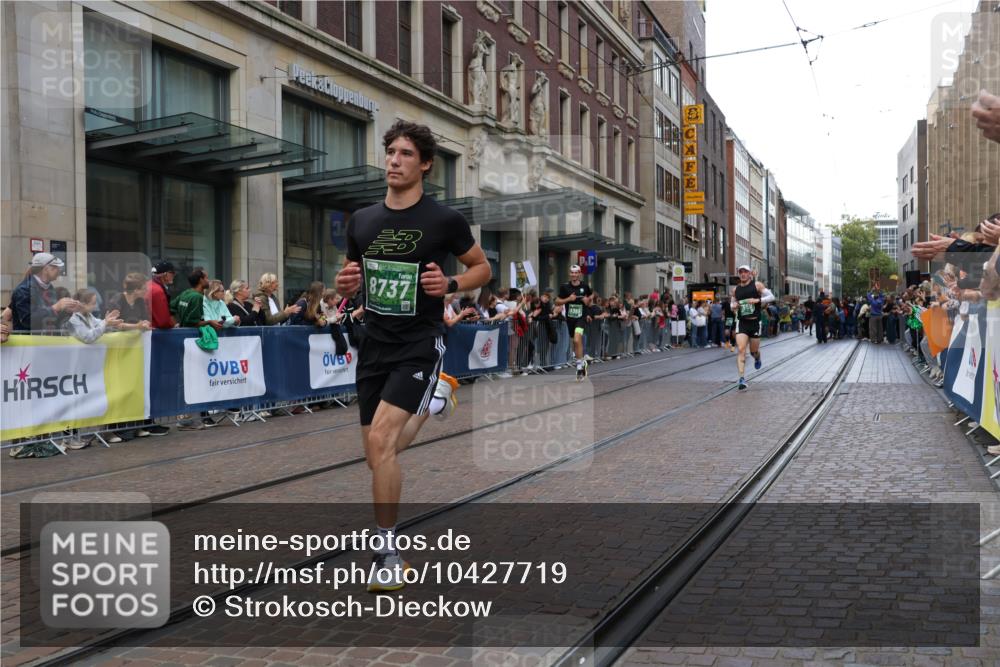 13.09.2026 - 21. swb-Marathon Bremen Strokosch-Dieckow http://msf.ph/oto/10427719 13.09.2026 13:07:30 Ziel 819, 969, 2135, 4732, 4852, 4990, 5570, 5976, 7558, 8611, 8737, 9035, 9356, 13160, 819, 1863, 2706, 3043, 3118, 4743, 4808, 6053, 7636, 7803, 7876, 8060, 8098, 8467, 8980, 9927 meine-sportfotos.de