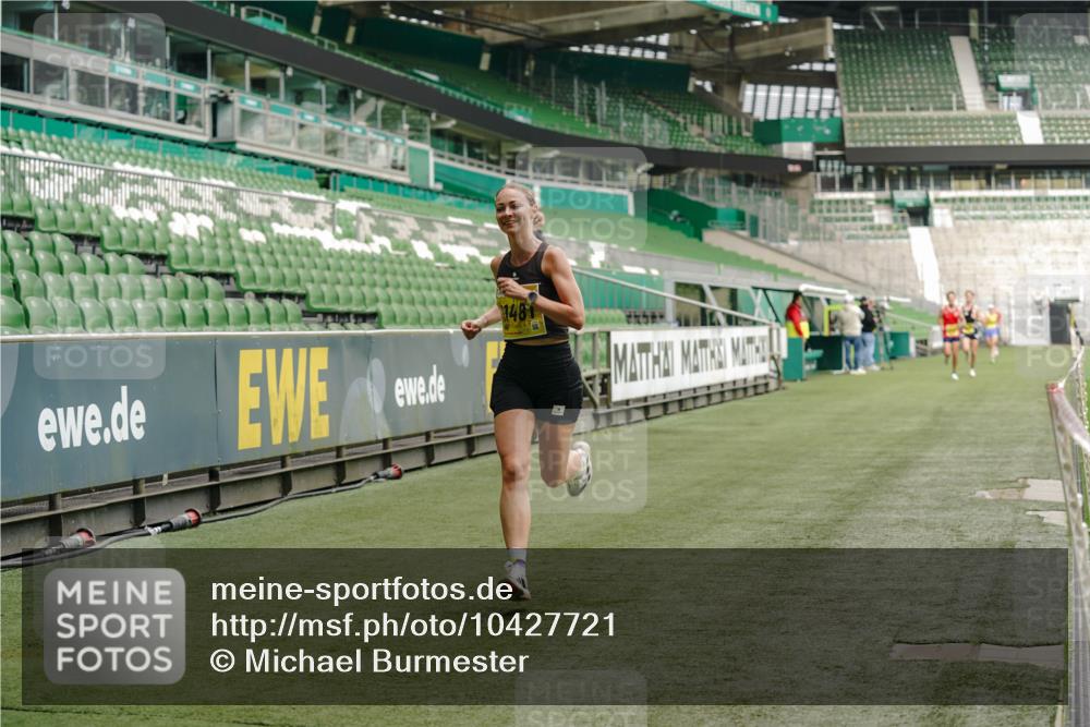 13.09.2026 - 21. swb-Marathon Bremen Michael Burmester http://msf.ph/oto/10427721 13.09.2026 10:18:37 Laufen im Stadion 10475, 11481, 11652, 12457, 12458, 13504, 13522, 13533, 13534, 13536, 13541, 13543, 13550, 13554, 13561, 13564, 13569, 13571, 13572, 13573, 13576, 13581, 13582, 13599, 13602, 13603, 13604, 13618, 13622, 13630, 13632, 13638, 13639, 13643, 13525, 13627 meine-sportfotos.de