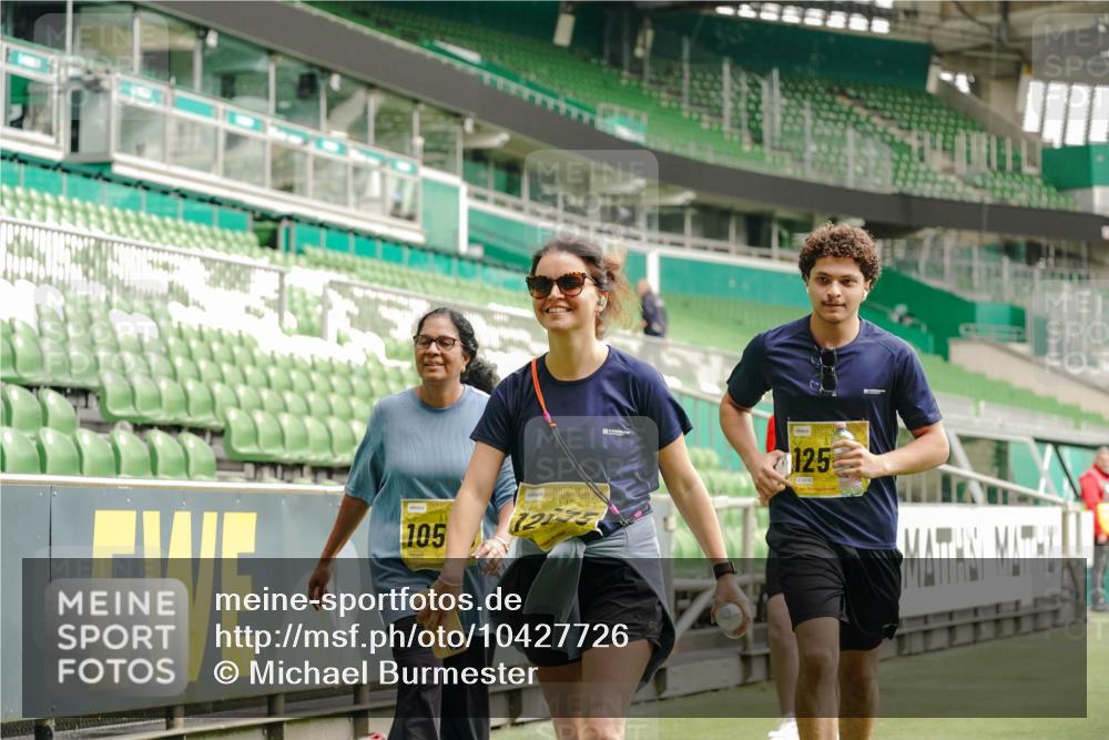 13.09.2026 - 21. swb-Marathon Bremen Michael Burmester http://msf.ph/oto/10427726 13.09.2026 10:52:17 Laufen im Stadion 10317, 10387, 10533, 10534, 10650, 10967, 10968, 11017, 11025, 11161, 11195, 11341, 11352, 11444, 11496, 11538, 11807, 12377, 12408, 12535, 12546, 10264, 10292, 10407, 10413, 10440, 10732, 10754, 10789, 10925, 11104, 11254, 11262, 11423, 11443, 11541, 11663, 11698, 11712, 11851, 11942, 11980, 12083, 12340, 12444, 12471, 12472, 12542, 12561 meine-sportfotos.de