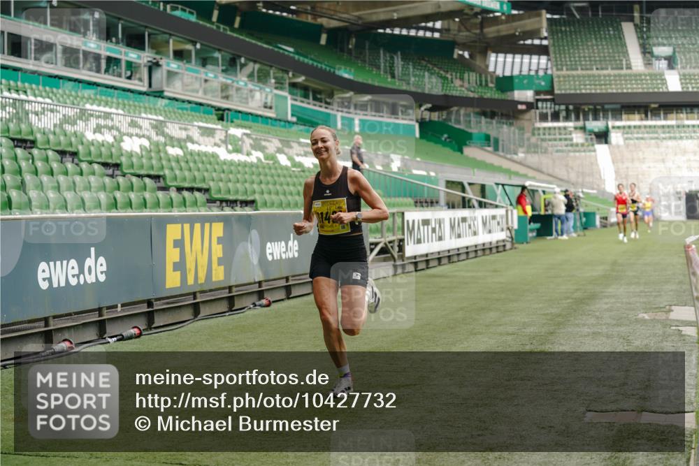 13.09.2026 - 21. swb-Marathon Bremen Michael Burmester http://msf.ph/oto/10427732 13.09.2026 10:18:37 Laufen im Stadion 10475, 11481, 11652, 12457, 12458, 13504, 13522, 13533, 13534, 13536, 13541, 13543, 13550, 13554, 13561, 13564, 13569, 13571, 13572, 13573, 13576, 13581, 13582, 13599, 13602, 13603, 13604, 13618, 13622, 13630, 13632, 13638, 13639, 13643, 13525, 13627 meine-sportfotos.de