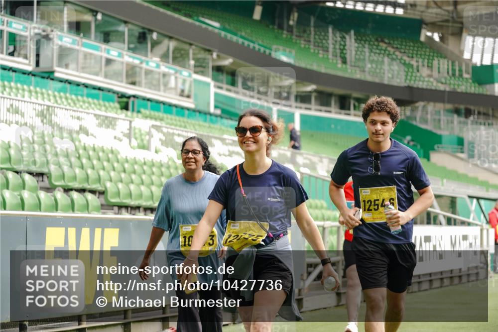 13.09.2026 - 21. swb-Marathon Bremen Michael Burmester http://msf.ph/oto/10427736 13.09.2026 10:52:17 Laufen im Stadion 10317, 10387, 10533, 10534, 10650, 10967, 10968, 11017, 11025, 11161, 11195, 11341, 11352, 11444, 11496, 11538, 11807, 12377, 12408, 12535, 12546, 10264, 10292, 10407, 10413, 10440, 10732, 10754, 10789, 10925, 11104, 11254, 11262, 11423, 11443, 11541, 11663, 11698, 11712, 11851, 11942, 11980, 12083, 12340, 12444, 12471, 12472, 12542, 12561 meine-sportfotos.de