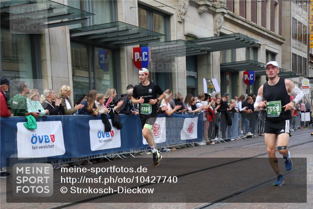 13.09.2026 - 21. swb-Marathon Bremen Strokosch-Dieckow http://msf.ph/oto/10427740 13.09.2026 13:07:31 Ziel 969, 2135, 4732, 4852, 4990, 5570, 5976, 7558, 8611, 8737, 9035, 9356, 13160, 819, 1863, 2135, 2706, 3043, 3118, 4743, 4808, 7636, 7803, 7876, 8060, 8098, 8467, 8980, 9927 meine-sportfotos.de