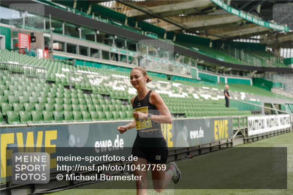 13.09.2026 - 21. swb-Marathon Bremen Michael Burmester http://msf.ph/oto/10427759 13.09.2026 10:18:37 Laufen im Stadion 10475, 11481, 11652, 12457, 12458, 13504, 13522, 13533, 13534, 13536, 13541, 13543, 13550, 13554, 13561, 13564, 13569, 13571, 13572, 13573, 13576, 13581, 13582, 13599, 13602, 13603, 13604, 13618, 13622, 13630, 13632, 13638, 13639, 13643, 13525, 13627 meine-sportfotos.de