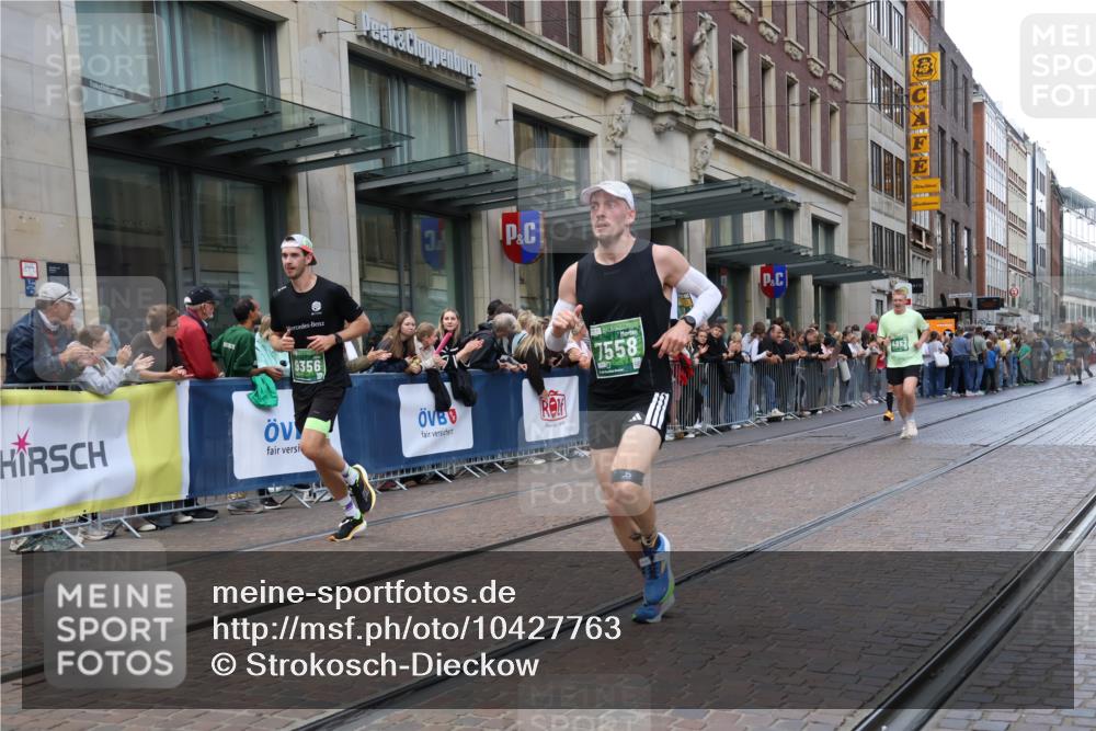 13.09.2026 - 21. swb-Marathon Bremen Strokosch-Dieckow http://msf.ph/oto/10427763 13.09.2026 13:07:32 Ziel 969, 4732, 4852, 4990, 5570, 5976, 6692, 7558, 8611, 8737, 9035, 9356, 13091, 13160, 819, 1863, 2135, 2706, 3043, 3118, 4743, 4808, 7636, 7803, 8060, 8098, 8467, 8980, 9927 meine-sportfotos.de