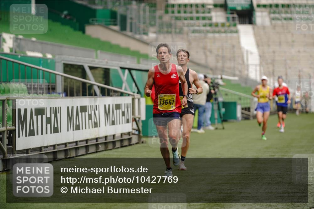 13.09.2026 - 21. swb-Marathon Bremen Michael Burmester http://msf.ph/oto/10427769 13.09.2026 10:18:42 Laufen im Stadion 10366, 10475, 11481, 11652, 12457, 12458, 13504, 13522, 13530, 13533, 13534, 13536, 13541, 13543, 13550, 13554, 13561, 13564, 13569, 13571, 13572, 13573, 13581, 13582, 13599, 13602, 13603, 13604, 13618, 13622, 13630, 13632, 13638, 13639, 13643, 13525, 13627 meine-sportfotos.de
