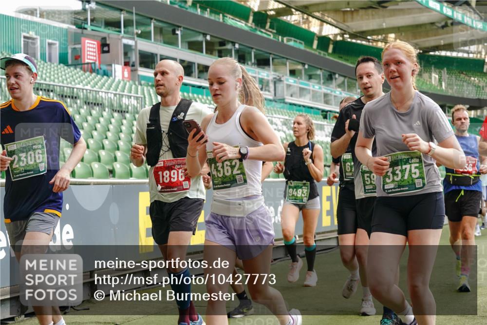 13.09.2026 - 21. swb-Marathon Bremen Michael Burmester http://msf.ph/oto/10427773 13.09.2026 13:02:41 Laufen im Stadion 150, 282, 531, 596, 722, 762, 930, 936, 940, 946, 1006, 1014, 1067, 1163, 1250, 1436, 1448, 1458, 1460, 1582, 1611, 1896, 2033, 2047, 2062, 2276, 2292, 2345, 2364, 2378, 2421, 2513, 2625, 2638, 2666, 2668, 2779, 2900, 2934, 2987, 3013, 3044, 3114, 3135, 3163, 3164, 3187, 3248, 3258, 3294, 3334, 3360, 3372, 3374, 3392, 3460, 3496, 3510, 3526, 3527, 3576, 3585, 3597, 3603, 3667, 3721, 3806, 3846, 3852, 3859, 3893, 3938, 3970, 3983, 4000, 4077, 4133, 4506, 4558 meine-sportfotos.de