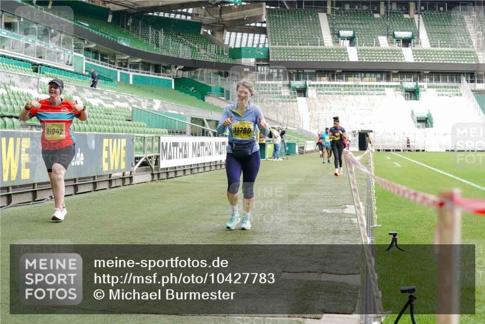 13.09.2026 - 21. swb-Marathon Bremen Michael Burmester http://msf.ph/oto/10427783 13.09.2026 10:52:19 Laufen im Stadion 10317, 10387, 10533, 10534, 10650, 10967, 10968, 11017, 11025, 11161, 11195, 11341, 11352, 11444, 11496, 11538, 11807, 12377, 12408, 12416, 12535, 12546, 10264, 10292, 10407, 10413, 10440, 10732, 10754, 10789, 10925, 11104, 11254, 11262, 11423, 11443, 11541, 11698, 11712, 11851, 11942, 11980, 12083, 12440, 12444, 12471, 12472, 12542, 12561 meine-sportfotos.de