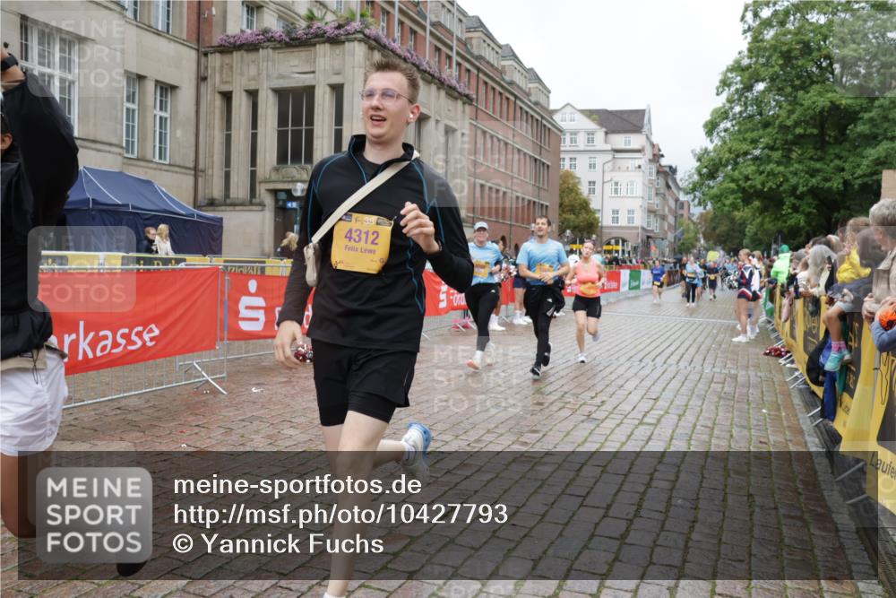 13.09.2026 - Kiel Lauf Yannick Fuchs http://msf.ph/oto/10427793 13.09.2026 11:07:12 Ziel 102, 583, 1294, 2305, 3004, 3401, 5527, 6265, 6726, 6734, 7741, 9125, 10762, 10977, 11481, 12412, 1894, 2041, 3213, 3401, 4312, 4683, 4945, 5565, 6541, 6931, 7145, 7329, 7664, 7741, 8029, 8704, 8822, 8911, 9218, 9467, 9729, 10591, 11559, 733, 885, 1344, 1587, 1601, 4214, 5123, 5561, 5901, 6380, 10924, 11443, 12184, 219, 3712, 4312, 4421, 5565, 7008, 7664, 8704, 9022, 9830, 11559, 12188 meine-sportfotos.de