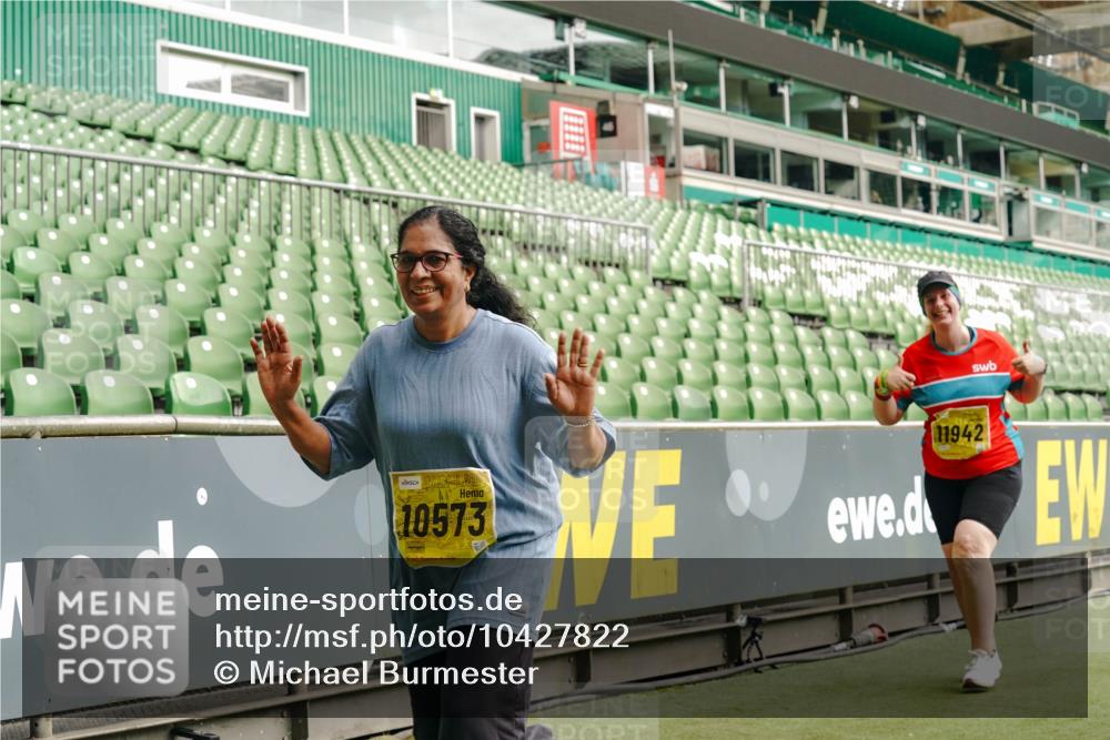 13.09.2026 - 21. swb-Marathon Bremen Michael Burmester http://msf.ph/oto/10427822 13.09.2026 10:52:21 Laufen im Stadion 10317, 10387, 10533, 10534, 10650, 10967, 10968, 11017, 11025, 11161, 11195, 11341, 11352, 11444, 11496, 11538, 11807, 12377, 12408, 12416, 12535, 12546, 10264, 10292, 10407, 10413, 10440, 10732, 10754, 10789, 10925, 11104, 11254, 11262, 11423, 11443, 11541, 11698, 11712, 11851, 11942, 11980, 12083, 12440, 12444, 12471, 12472, 12542, 12561 meine-sportfotos.de