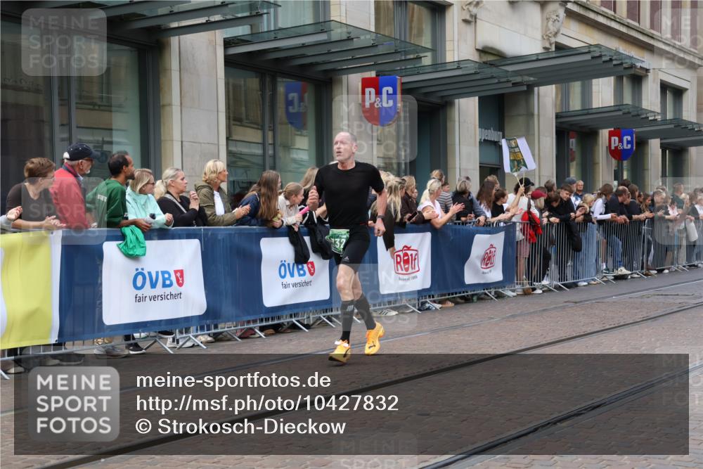 13.09.2026 - 21. swb-Marathon Bremen Strokosch-Dieckow http://msf.ph/oto/10427832 13.09.2026 13:07:35 Ziel 969, 4732, 4852, 4990, 6692, 7558, 8737, 9356, 13091, 13160, 819, 2135, 2706, 3043, 3118, 4743, 4808, 4990, 5570, 5976, 7803, 8060, 8098, 8467, 8611, 8980, 9035 meine-sportfotos.de