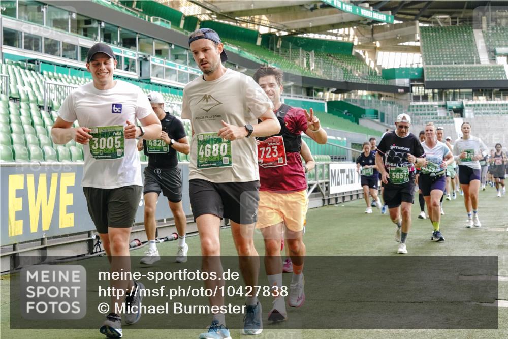 13.09.2026 - 21. swb-Marathon Bremen Michael Burmester http://msf.ph/oto/10427838 13.09.2026 13:25:59 Laufen im Stadion 202, 213, 294, 390, 505, 530, 543, 645, 723, 815, 818, 833, 966, 1077, 1283, 1410, 1443, 1459, 1473, 1487, 1491, 1504, 1515, 1530, 1561, 1618, 1744, 1828, 1830, 1953, 2058, 2059, 2211, 2267, 2271, 2273, 2298, 2308, 2309, 2354, 2382, 2384, 2428, 2497, 2506, 2508, 2554, 2558, 2576, 2582, 2591, 2592, 2644, 2656, 2675, 2752, 2762, 2817, 2833, 2878, 2896, 2965, 2970, 2981, 3005, 3047, 3062, 3084, 3097, 3142, 3172, 3211, 3259, 3306, 3329, 3359, 3390, 3433, 3629 meine-sportfotos.de