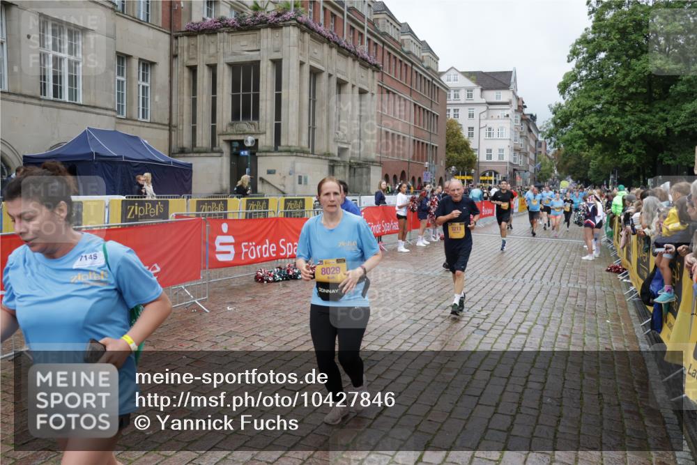 13.09.2026 - Kiel Lauf Yannick Fuchs http://msf.ph/oto/10427846 13.09.2026 11:07:21 Ziel 102, 583, 733, 885, 1344, 1587, 2305, 4214, 5123, 5561, 5901, 6265, 6726, 9125, 10762, 10924, 11443, 12184, 12412, 102, 1294, 1894, 2041, 3004, 3213, 3401, 4683, 4945, 5527, 6265, 6541, 6734, 6931, 7145, 7329, 7741, 8029, 8822, 8911, 9218, 9467, 9729, 10591, 10977, 11481, 356, 660, 1601, 1637, 2905, 2940, 4983, 5095, 5138, 5139, 5542, 5554, 5638, 6380, 6690, 7625, 9064, 9604, 10873, 11015, 12267, 12706, 3213, 5565, 7145, 8029, 8704, 8822, 11559 meine-sportfotos.de