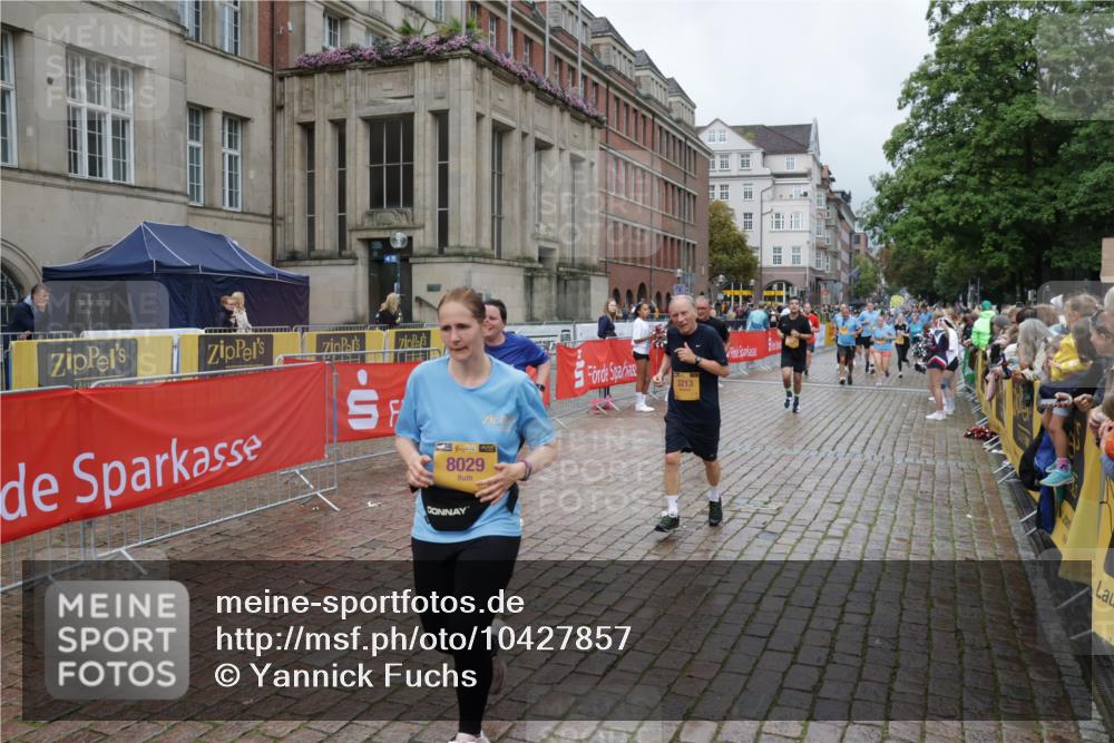 13.09.2026 - Kiel Lauf Yannick Fuchs http://msf.ph/oto/10427857 13.09.2026 11:07:21 Ziel 102, 583, 733, 885, 1344, 1587, 2305, 4214, 5123, 5561, 5901, 6265, 6726, 9125, 10762, 10924, 11443, 12184, 12412, 102, 1294, 1894, 2041, 3004, 3213, 3401, 4683, 4945, 5527, 6265, 6541, 6734, 6931, 7145, 7329, 7741, 8029, 8822, 8911, 9218, 9467, 9729, 10591, 10977, 11481, 356, 660, 1601, 1637, 2905, 2940, 4983, 5095, 5138, 5139, 5542, 5554, 5638, 6380, 6690, 7625, 9064, 9604, 10873, 11015, 12267, 12706, 3213, 5565, 7145, 8029, 8704, 8822, 11559 meine-sportfotos.de