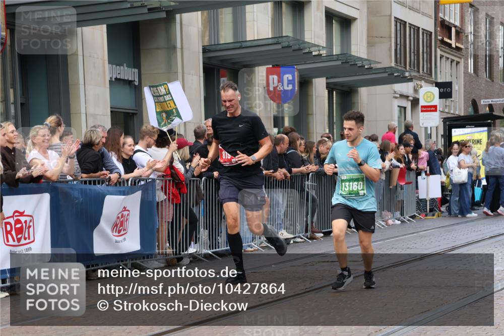 13.09.2026 - 21. swb-Marathon Bremen Strokosch-Dieckow http://msf.ph/oto/10427864 13.09.2026 13:07:41 Ziel 969, 2098, 2266, 2844, 4732, 4852, 6692, 13091, 13160, 819, 2135, 2706, 3043, 4743, 4990, 5570, 5976, 7558, 7803, 8060, 8098, 8467, 8611, 8737, 9035, 9356 meine-sportfotos.de