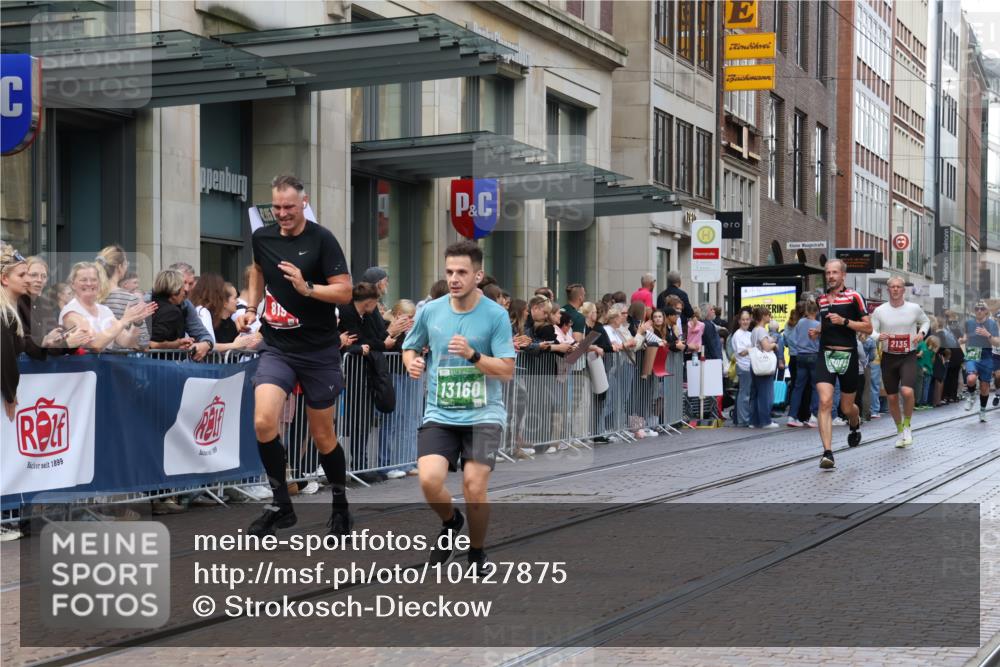 13.09.2026 - 21. swb-Marathon Bremen Strokosch-Dieckow http://msf.ph/oto/10427875 13.09.2026 13:07:42 Ziel 969, 2098, 2266, 2844, 4732, 4852, 6692, 13091, 13160, 819, 969, 2135, 2706, 3043, 4743, 4852, 4990, 5570, 5976, 7558, 7803, 8060, 8098, 8467, 8611, 8737, 9035, 9356 meine-sportfotos.de