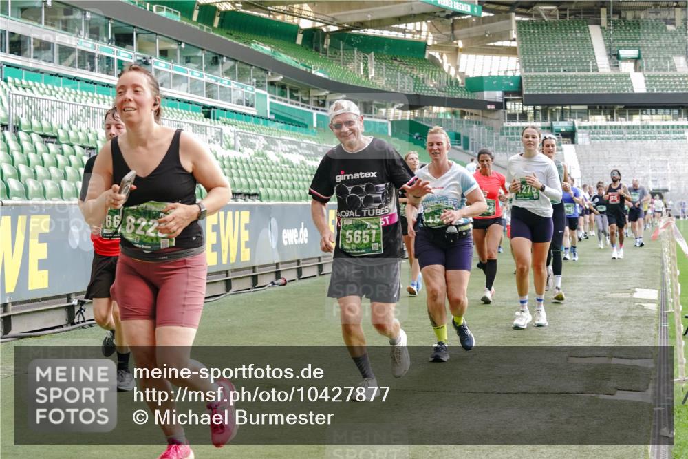 13.09.2026 - 21. swb-Marathon Bremen Michael Burmester http://msf.ph/oto/10427877 13.09.2026 13:26:00 Laufen im Stadion 202, 213, 294, 390, 505, 530, 543, 645, 723, 815, 818, 833, 966, 1077, 1283, 1410, 1443, 1459, 1473, 1487, 1491, 1504, 1515, 1530, 1561, 1618, 1744, 1828, 1830, 1953, 2058, 2059, 2211, 2267, 2271, 2273, 2298, 2308, 2309, 2354, 2382, 2384, 2428, 2497, 2506, 2508, 2554, 2558, 2576, 2582, 2591, 2592, 2644, 2656, 2675, 2752, 2762, 2817, 2833, 2878, 2896, 2965, 2970, 2981, 3005, 3047, 3062, 3084, 3097, 3142, 3172, 3211, 3259, 3306, 3329, 3359, 3390, 3433, 3629 meine-sportfotos.de