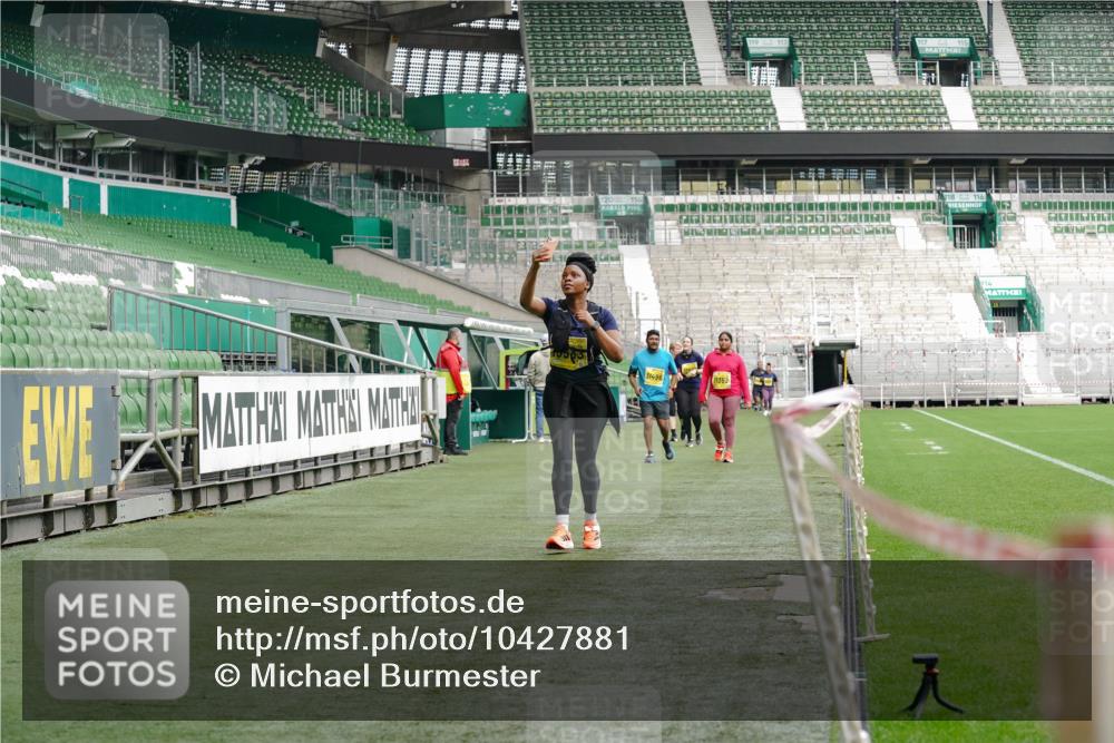 13.09.2026 - 21. swb-Marathon Bremen Michael Burmester http://msf.ph/oto/10427881 13.09.2026 10:52:25 Laufen im Stadion 10317, 10387, 10533, 10534, 10650, 10967, 10968, 11017, 11025, 11161, 11195, 11341, 11352, 11444, 11496, 11538, 11807, 12377, 12408, 12416, 12535, 12546, 10264, 10292, 10407, 10413, 10440, 10732, 10754, 10789, 10925, 11254, 11262, 11423, 11443, 11541, 11698, 11712, 11851, 11942, 11980, 12083, 12440, 12444, 12471, 12472, 12542, 12561 meine-sportfotos.de