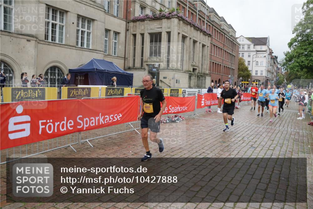 13.09.2026 - Kiel Lauf Yannick Fuchs http://msf.ph/oto/10427888 13.09.2026 11:07:24 Ziel 733, 885, 1344, 1587, 4214, 5123, 5561, 5901, 6726, 9125, 10762, 10924, 11443, 12184, 12412, 102, 583, 1294, 1894, 2041, 2305, 3004, 3401, 4683, 4945, 5527, 6265, 6541, 6734, 6931, 7329, 7741, 8911, 9218, 9467, 9729, 10591, 10762, 10977, 11481, 356, 660, 1601, 1637, 2905, 2940, 4983, 5095, 5138, 5139, 5542, 5554, 5638, 6380, 6690, 6727, 7035, 7625, 9064, 9604, 10244, 10873, 11015, 12267, 12706, 3213, 6931, 7145, 8029, 8822 meine-sportfotos.de