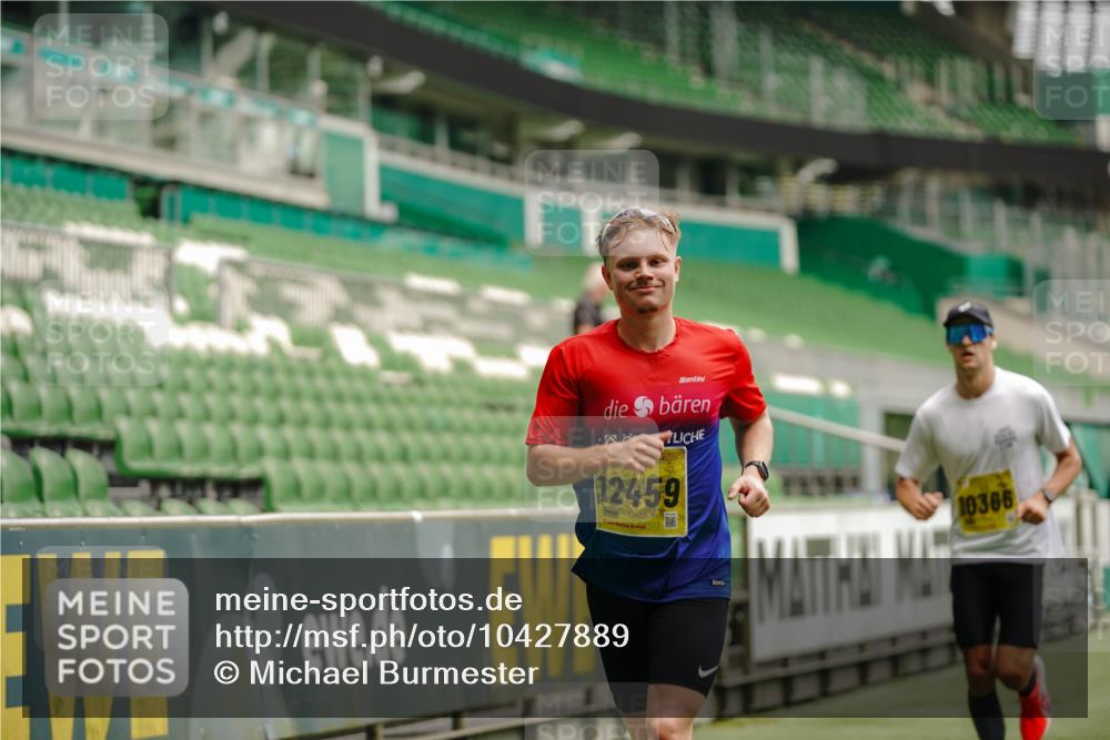 13.09.2026 - 21. swb-Marathon Bremen Michael Burmester http://msf.ph/oto/10427889 13.09.2026 10:18:53 Laufen im Stadion 10366, 10475, 11481, 11652, 12457, 12458, 13504, 13530, 13533, 13534, 13536, 13541, 13543, 13550, 13554, 13561, 13564, 13571, 13572, 13573, 13581, 13582, 13599, 13602, 13603, 13604, 13618, 13622, 13630, 13632, 13638, 13639, 13643, 13525, 13627 meine-sportfotos.de