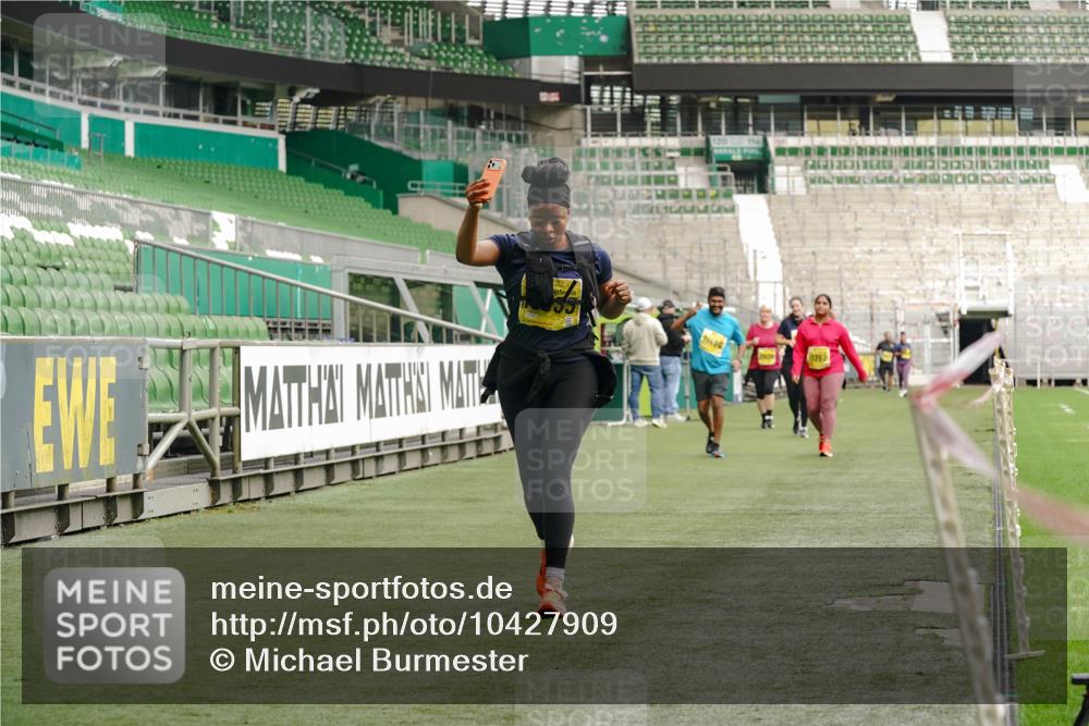13.09.2026 - 21. swb-Marathon Bremen Michael Burmester http://msf.ph/oto/10427909 13.09.2026 10:52:27 Laufen im Stadion 10317, 10387, 10533, 10534, 10650, 10967, 10968, 11017, 11025, 11161, 11195, 11341, 11352, 11444, 11496, 11538, 11807, 12377, 12408, 12416, 12535, 12546, 10264, 10292, 10407, 10413, 10440, 10732, 10754, 10789, 10925, 11254, 11262, 11423, 11443, 11541, 11698, 11712, 11851, 11942, 11980, 12083, 12440, 12444, 12471, 12472, 12542, 12561 meine-sportfotos.de