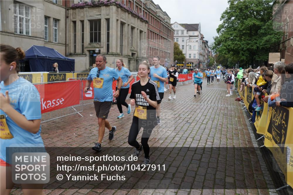 13.09.2026 - Kiel Lauf Yannick Fuchs http://msf.ph/oto/10427911 13.09.2026 11:07:28 Ziel 733, 885, 1344, 1587, 1601, 4214, 5123, 5561, 5901, 6380, 10924, 11443, 12184, 102, 583, 1294, 1894, 2041, 2305, 3004, 3401, 4683, 4945, 5527, 5561, 6265, 6541, 6726, 6734, 7329, 7741, 8911, 9125, 9218, 9729, 10591, 10762, 10977, 11481, 12412, 311, 356, 656, 660, 1136, 1637, 2905, 2940, 3986, 4983, 5095, 5138, 5139, 5542, 5554, 5638, 6086, 6690, 6727, 7035, 7625, 9064, 9604, 10244, 10873, 11015, 11407, 12013, 12267, 12706, 12730, 2041, 3213, 4683, 6931, 7145, 8029, 8822 meine-sportfotos.de
