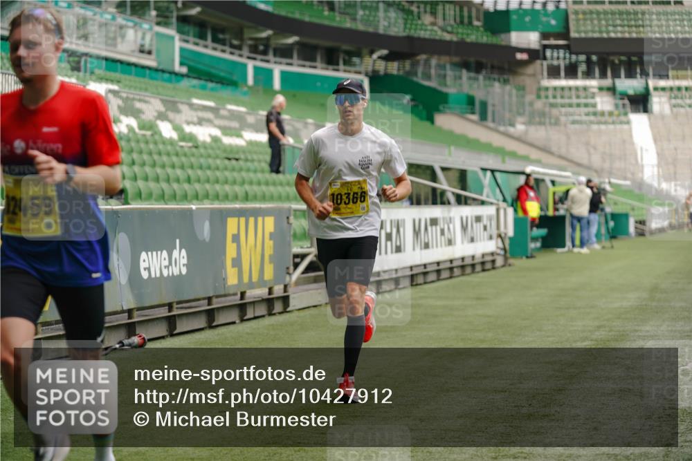 13.09.2026 - 21. swb-Marathon Bremen Michael Burmester http://msf.ph/oto/10427912 13.09.2026 10:18:54 Laufen im Stadion 10366, 10475, 11481, 11652, 12457, 12458, 13504, 13530, 13533, 13534, 13536, 13541, 13543, 13550, 13554, 13561, 13564, 13571, 13572, 13573, 13581, 13582, 13599, 13602, 13603, 13604, 13618, 13622, 13630, 13632, 13638, 13639, 13643, 13525, 13627 meine-sportfotos.de