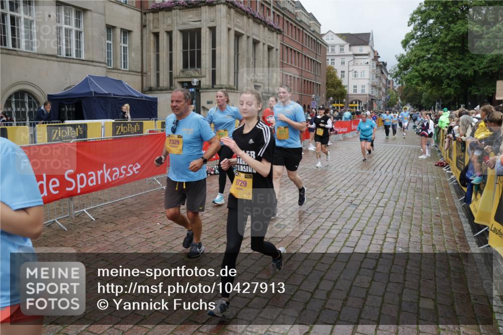 13.09.2026 - Kiel Lauf Yannick Fuchs http://msf.ph/oto/10427913 13.09.2026 11:07:28 Ziel 733, 885, 1344, 1587, 1601, 4214, 5123, 5561, 5901, 6380, 10924, 11443, 12184, 102, 583, 1294, 1894, 2041, 2305, 3004, 3401, 4683, 4945, 5527, 5561, 6265, 6541, 6726, 6734, 7329, 7741, 8911, 9125, 9218, 9729, 10591, 10762, 10977, 11481, 12412, 311, 356, 656, 660, 1136, 1637, 2905, 2940, 3986, 4983, 5095, 5138, 5139, 5542, 5554, 5638, 6086, 6690, 6727, 7035, 7625, 9064, 9604, 10244, 10873, 11015, 11407, 12013, 12267, 12706, 12730, 2041, 3213, 4683, 6931, 7145, 8029, 8822 meine-sportfotos.de