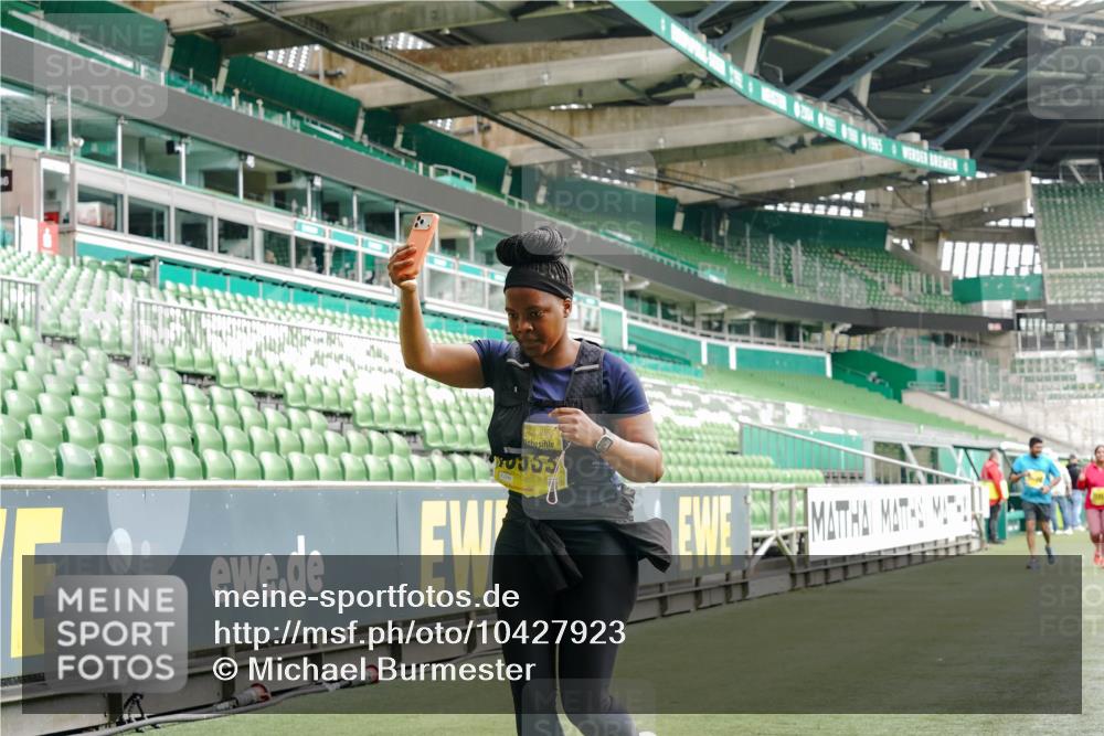 13.09.2026 - 21. swb-Marathon Bremen Michael Burmester http://msf.ph/oto/10427923 13.09.2026 10:52:31 Laufen im Stadion 10317, 10387, 10533, 10534, 10650, 10967, 10968, 11017, 11025, 11161, 11195, 11341, 11444, 11538, 12377, 12408, 12416, 12535, 12546, 10264, 10292, 10407, 10413, 10440, 10710, 10732, 10754, 10789, 10925, 11254, 11423, 11443, 11541, 11698, 11712, 11851, 11942, 11980, 12083, 12440, 12471, 12472, 12542, 12561 meine-sportfotos.de