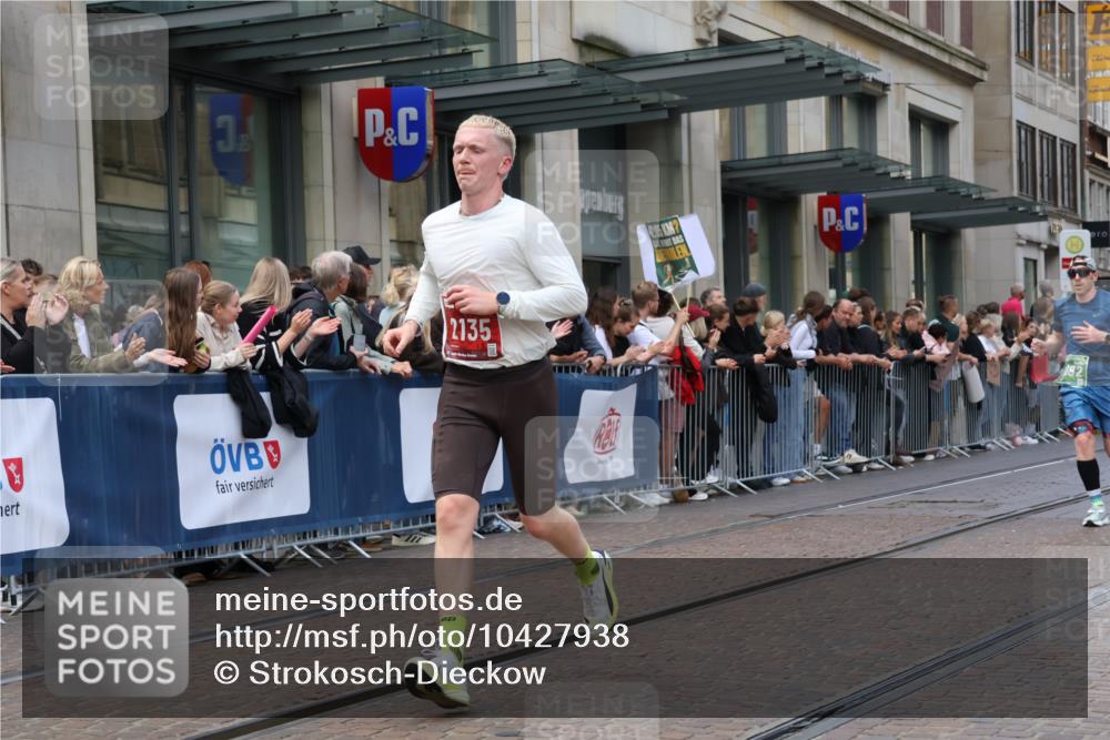13.09.2026 - 21. swb-Marathon Bremen Strokosch-Dieckow http://msf.ph/oto/10427938 13.09.2026 13:07:47 Ziel 2098, 2266, 2844, 3808, 5594, 6692, 13091, 13160, 819, 969, 2135, 4732, 4852, 4990, 5570, 5976, 7558, 7803, 8060, 8467, 8611, 8737, 9035, 9356 meine-sportfotos.de