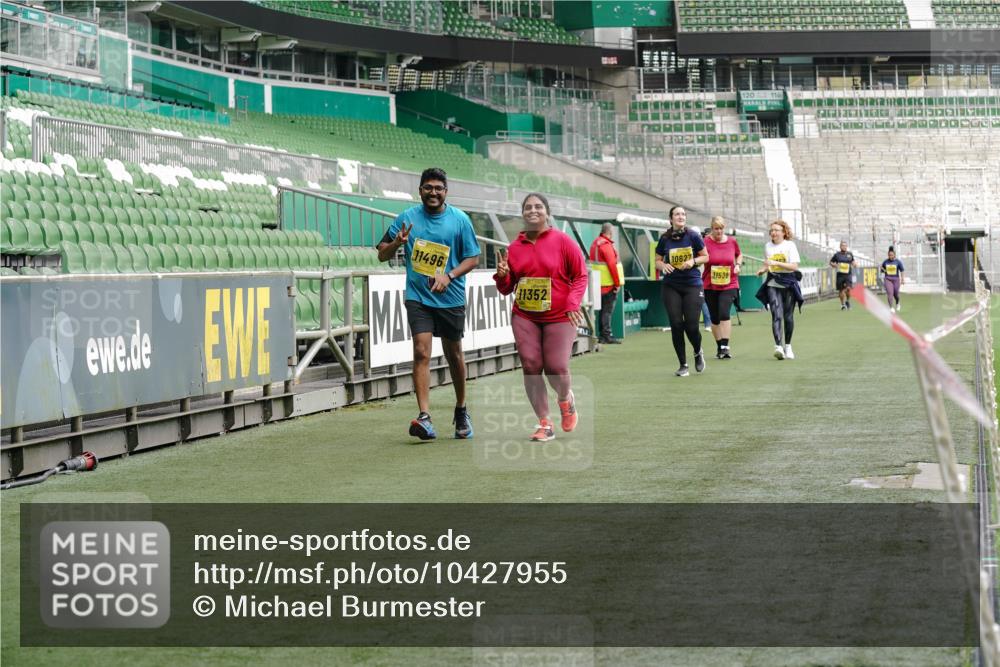 13.09.2026 - 21. swb-Marathon Bremen Michael Burmester http://msf.ph/oto/10427955 13.09.2026 10:52:36 Laufen im Stadion 10317, 10387, 10533, 10650, 10967, 10968, 11017, 11025, 11161, 11195, 11341, 11444, 11538, 12377, 12408, 12416, 12535, 12546, 10292, 10407, 10413, 10440, 10710, 10732, 10754, 10789, 10925, 11254, 11423, 11541, 11698, 11712, 11851, 11942, 11980, 12083, 12440, 12471, 12472, 12542, 12561 meine-sportfotos.de