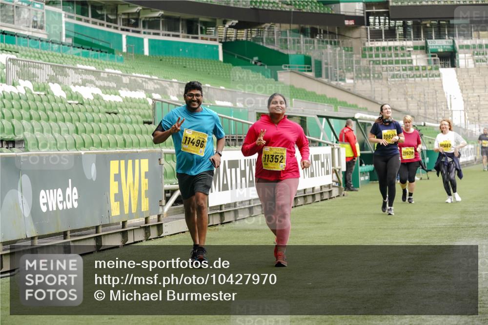 13.09.2026 - 21. swb-Marathon Bremen Michael Burmester http://msf.ph/oto/10427970 13.09.2026 10:52:37 Laufen im Stadion 10317, 10387, 10533, 10650, 10967, 10968, 11017, 11025, 11161, 11195, 11341, 11444, 11538, 12377, 12408, 12416, 12546, 10292, 10407, 10413, 10440, 10710, 10732, 10754, 10789, 10925, 11254, 11423, 11541, 11698, 11712, 11851, 11942, 11980, 12083, 12440, 12471, 12472, 12542, 12561 meine-sportfotos.de