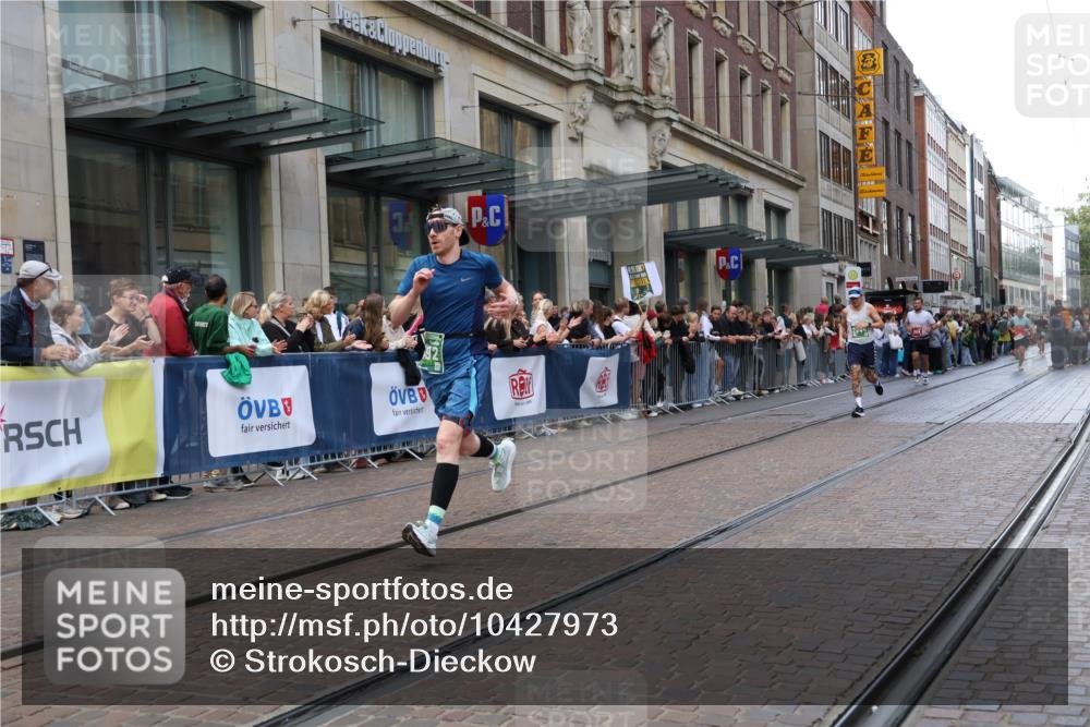 13.09.2026 - 21. swb-Marathon Bremen Strokosch-Dieckow http://msf.ph/oto/10427973 13.09.2026 13:07:50 Ziel 2098, 2266, 2844, 3808, 4247, 5594, 6692, 13091, 13160, 819, 969, 2135, 4732, 4852, 4990, 5570, 5976, 7558, 7803, 8467, 8611, 8737, 9035, 9356 meine-sportfotos.de