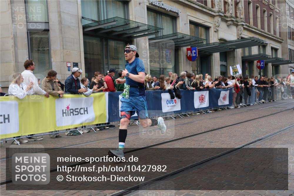 13.09.2026 - 21. swb-Marathon Bremen Strokosch-Dieckow http://msf.ph/oto/10427982 13.09.2026 13:07:50 Ziel 2098, 2266, 2844, 3808, 4247, 5594, 6692, 13091, 13160, 819, 969, 2135, 4732, 4852, 4990, 5570, 5976, 7558, 7803, 8467, 8611, 8737, 9035, 9356 meine-sportfotos.de
