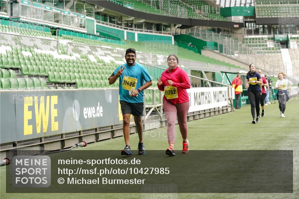 13.09.2026 - 21. swb-Marathon Bremen Michael Burmester http://msf.ph/oto/10427985 13.09.2026 10:52:38 Laufen im Stadion 10317, 10387, 10650, 10967, 10968, 11017, 11025, 11161, 11195, 11341, 11444, 11538, 12377, 12408, 12416, 12546, 10292, 10407, 10413, 10440, 10710, 10732, 10754, 10789, 10925, 11254, 11423, 11541, 11698, 11712, 11851, 11942, 11980, 12083, 12440, 12471, 12472, 12542, 12561 meine-sportfotos.de