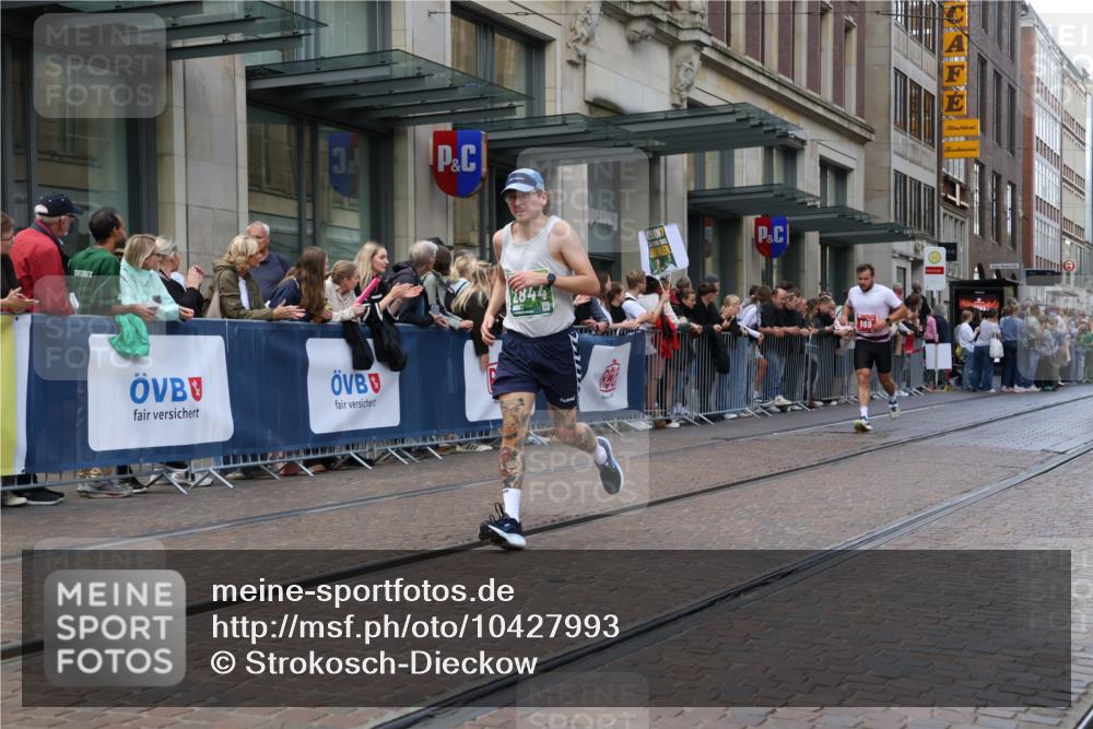 13.09.2026 - 21. swb-Marathon Bremen Strokosch-Dieckow http://msf.ph/oto/10427993 13.09.2026 13:07:52 Ziel 678, 2098, 2266, 2844, 3808, 4247, 5594, 6692, 9582, 13091, 13160, 819, 969, 2135, 4732, 4852, 4990, 5570, 5976, 7558, 7803, 8611, 8737, 9035, 9356 meine-sportfotos.de
