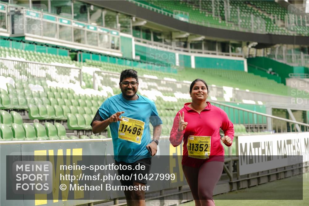 13.09.2026 - 21. swb-Marathon Bremen Michael Burmester http://msf.ph/oto/10427999 13.09.2026 10:52:39 Laufen im Stadion 10317, 10387, 10650, 10967, 10968, 11017, 11025, 11161, 11195, 11341, 11444, 11538, 12377, 12408, 12416, 12546, 10292, 10407, 10413, 10440, 10710, 10732, 10754, 10789, 10925, 11254, 11423, 11541, 11698, 11712, 11851, 11942, 11980, 12083, 12440, 12471, 12472, 12542, 12561 meine-sportfotos.de