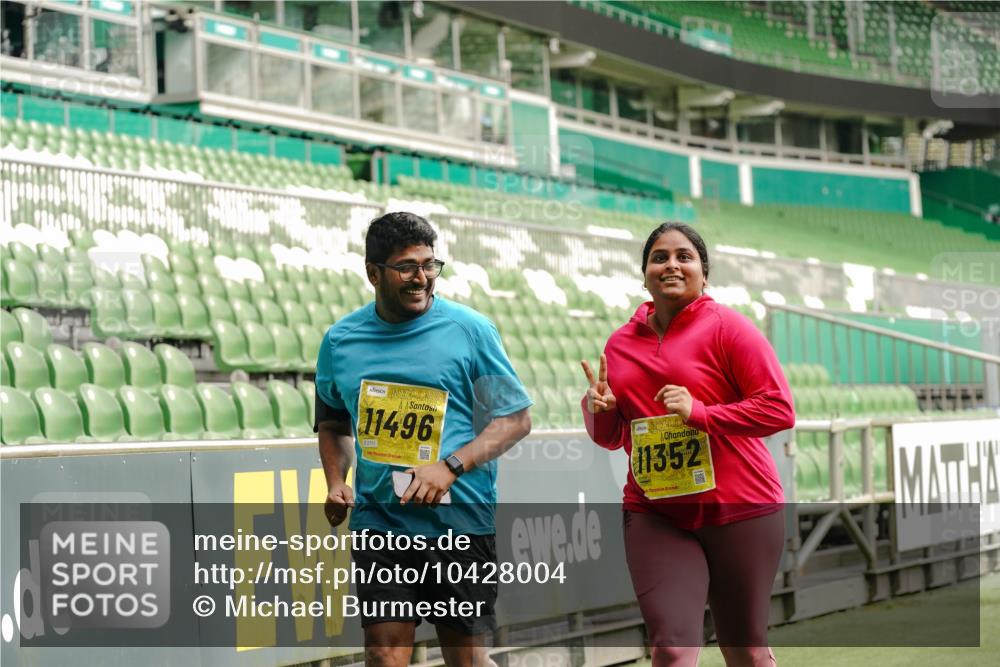 13.09.2026 - 21. swb-Marathon Bremen Michael Burmester http://msf.ph/oto/10428004 13.09.2026 10:52:39 Laufen im Stadion 10317, 10387, 10650, 10967, 10968, 11017, 11025, 11161, 11195, 11341, 11444, 11538, 12377, 12408, 12416, 12546, 10292, 10407, 10413, 10440, 10710, 10732, 10754, 10789, 10925, 11254, 11423, 11541, 11698, 11712, 11851, 11942, 11980, 12083, 12440, 12471, 12472, 12542, 12561 meine-sportfotos.de