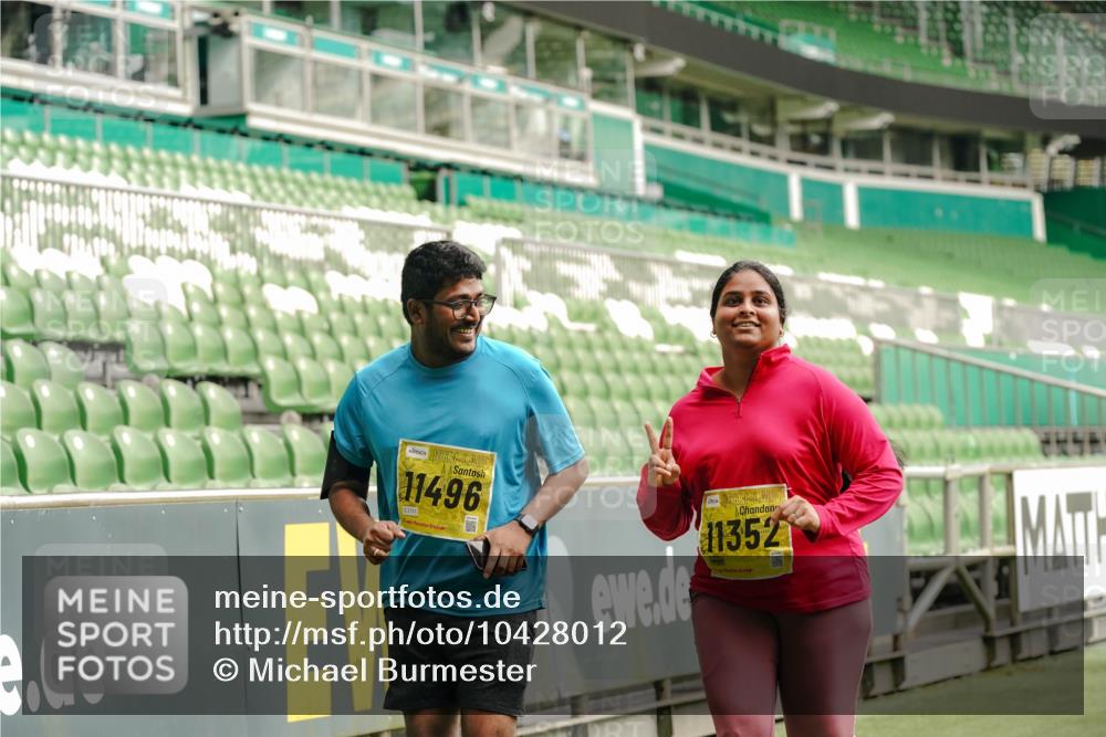 13.09.2026 - 21. swb-Marathon Bremen Michael Burmester http://msf.ph/oto/10428012 13.09.2026 10:52:39 Laufen im Stadion 10317, 10387, 10650, 10967, 10968, 11017, 11025, 11161, 11195, 11341, 11444, 11538, 12377, 12408, 12416, 12546, 10292, 10407, 10413, 10440, 10710, 10732, 10754, 10789, 10925, 11254, 11423, 11541, 11698, 11712, 11851, 11942, 11980, 12083, 12440, 12471, 12472, 12542, 12561 meine-sportfotos.de