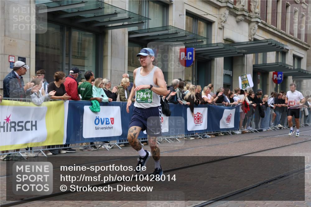 13.09.2026 - 21. swb-Marathon Bremen Strokosch-Dieckow http://msf.ph/oto/10428014 13.09.2026 13:07:53 Ziel 678, 1335, 1696, 2098, 2266, 2844, 3808, 4247, 5594, 6692, 8655, 9582, 13091, 13160, 819, 969, 2135, 4732, 4852, 4990, 5570, 5976, 7558, 7803, 8611, 8737, 9035, 9356, 13160 meine-sportfotos.de