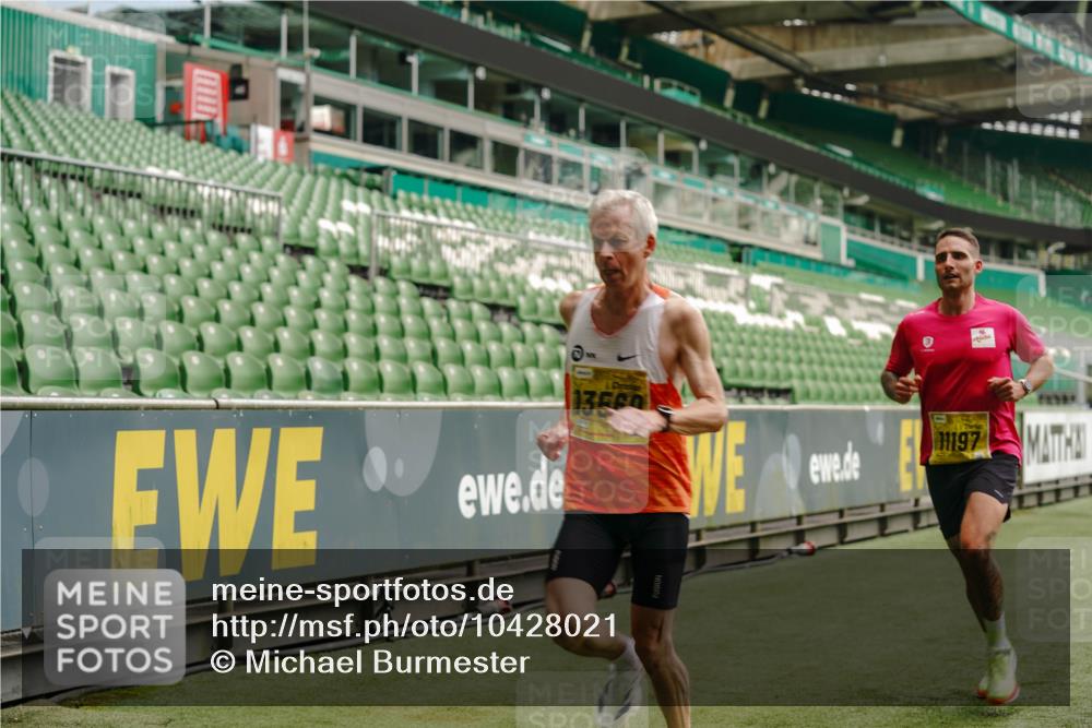 13.09.2026 - 21. swb-Marathon Bremen Michael Burmester http://msf.ph/oto/10428021 13.09.2026 10:19:24 Laufen im Stadion 10366, 10475, 11197, 11418, 11481, 11652, 12358, 12457, 13530, 13533, 13534, 13536, 13541, 13543, 13550, 13554, 13560, 13564, 13571, 13572, 13573, 13581, 13582, 13599, 13601, 13602, 13610, 13618, 13622, 13632, 13638, 13639, 13643, 10597, 12272, 13501, 13515, 13525, 13547, 13567, 13627, 13635 meine-sportfotos.de